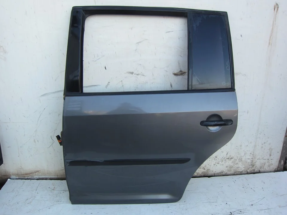 Foto de PUERTA TRASERA IZQUIERDA VOLKSWAGEN TOURAN (1T3) 1.6 TDI DPF (105 CV / 77 KW)