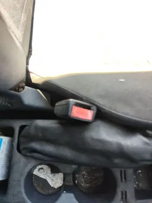 Foto de ENGANCHE CINTURON DELANTERO IZQUIERDO FORD TRANSIT CONNECT (TC7) 1.8 TDCi CAT (90 CV / 66 KW) referencia 2T14V61202AA