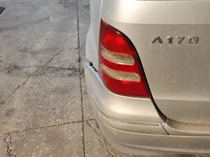 Foto de PILOTO TRASERO IZQUIERDO MERCEDES-BENZ CLASE A (BM 168) 1.7 CDI Diesel CAT (95 CV / 70 KW) referencia A1683260398
