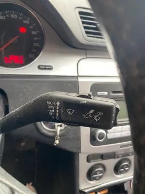 Foto de MANDO LIMPIA VOLKSWAGEN PASSAT BERLINA (3C2) 2.0 TDI (140 CV / 103 KW)