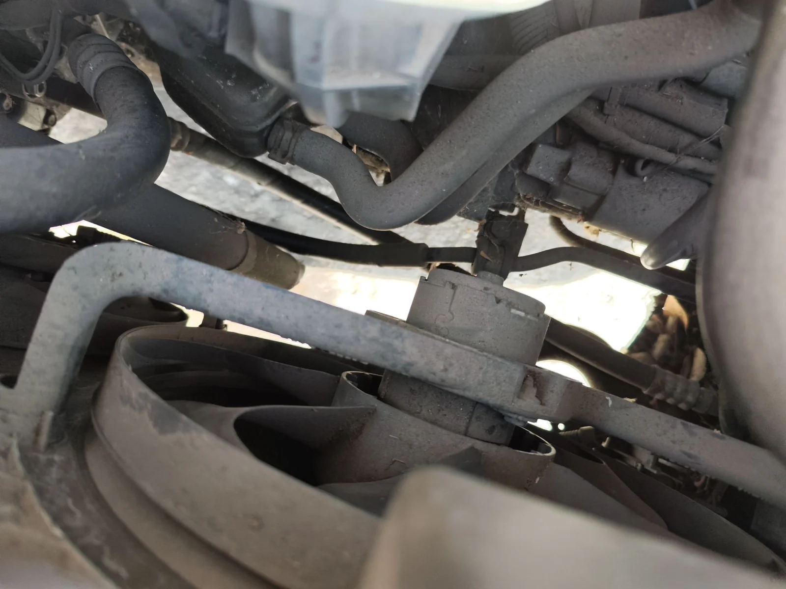 Foto de TUBO PRESION DIRECCION ASISTIDA VOLKSWAGEN GOLF IV BERLINA (1J1)(10.1997) 2.0 (116 CV / 85 KW)