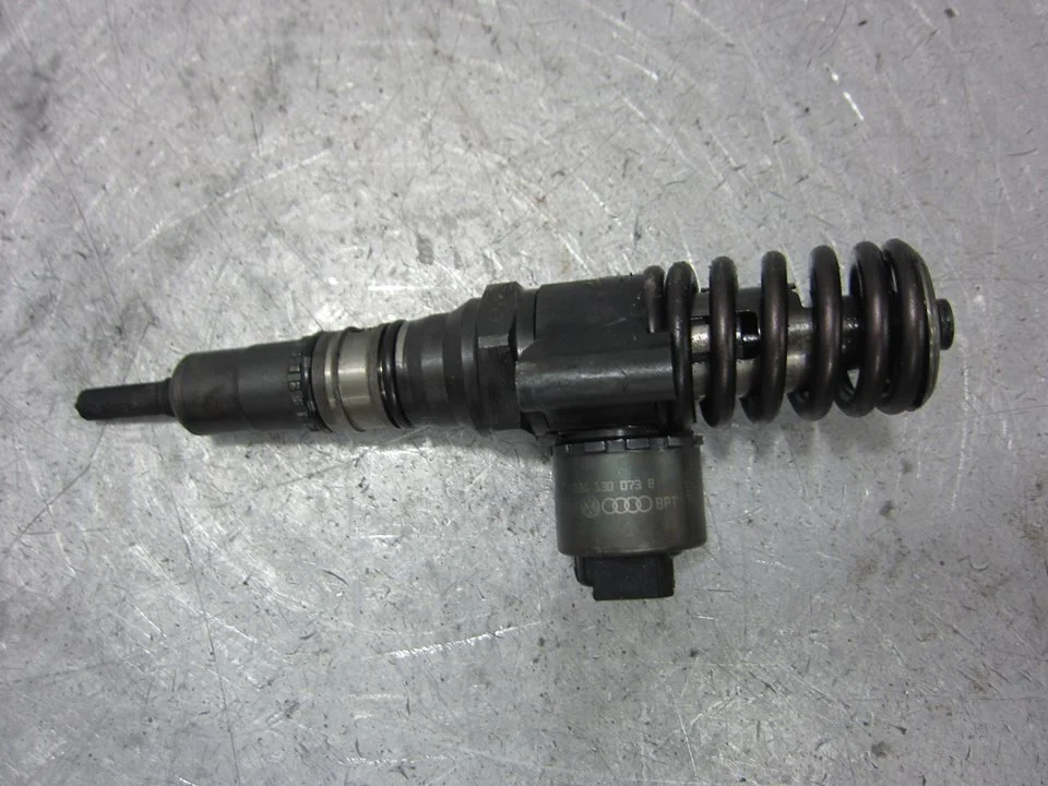 Foto de INYECTOR VOLKSWAGEN GOLF V (1K1)(10.2003) referencia 03G130073B