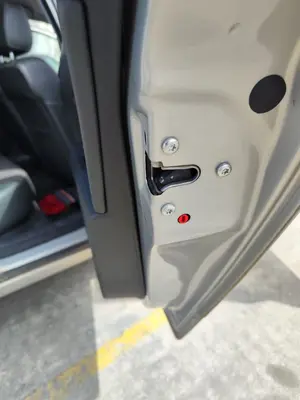 Foto de CERRADURA PUERTA TRASERA DERECHA OPEL ASTRA H BERLINA 1.7 16V CDTI (110 CV / 81 KW) referencia 13210738