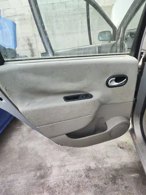 Foto de GUARNECIDO PUERTA TRASERA IZQUIERDA RENAULT SCENIC II (JM) 1.5 dCi Diesel (101 CV / 74 KW) referencia 7701056976