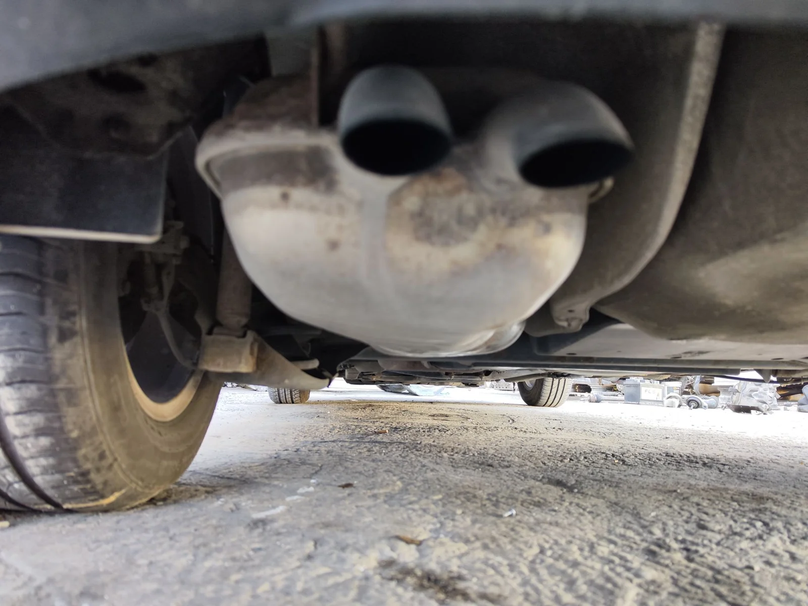 Foto de SILENCIADOR TRASERO VOLKSWAGEN GOLF IV BERLINA (1J1)(10.1997) 1.9 TDI (131 CV / 96 KW)