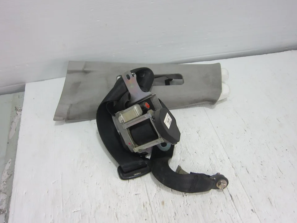 Foto de CINTURON SEGURIDAD DELANTERO IZQUIERDO MAZDA 3 BERLINA (BK) 2.0 Diesel CAT (143 CV / 105 KW) referencia 606552700