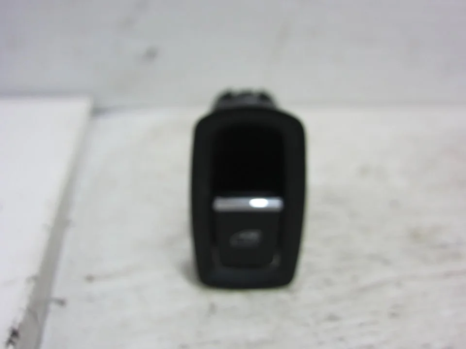 Foto de MANDO ELEVALUNAS DELANTERO DERECHO PORSCHE CAYENNE (TIPO 92A)