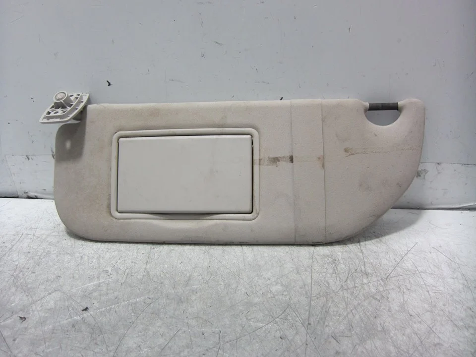 Foto de PARASOL IZQUIERDO CITROEN C3 1.0 VTi (68 CV / 50 KW) referencia 96738898BJ