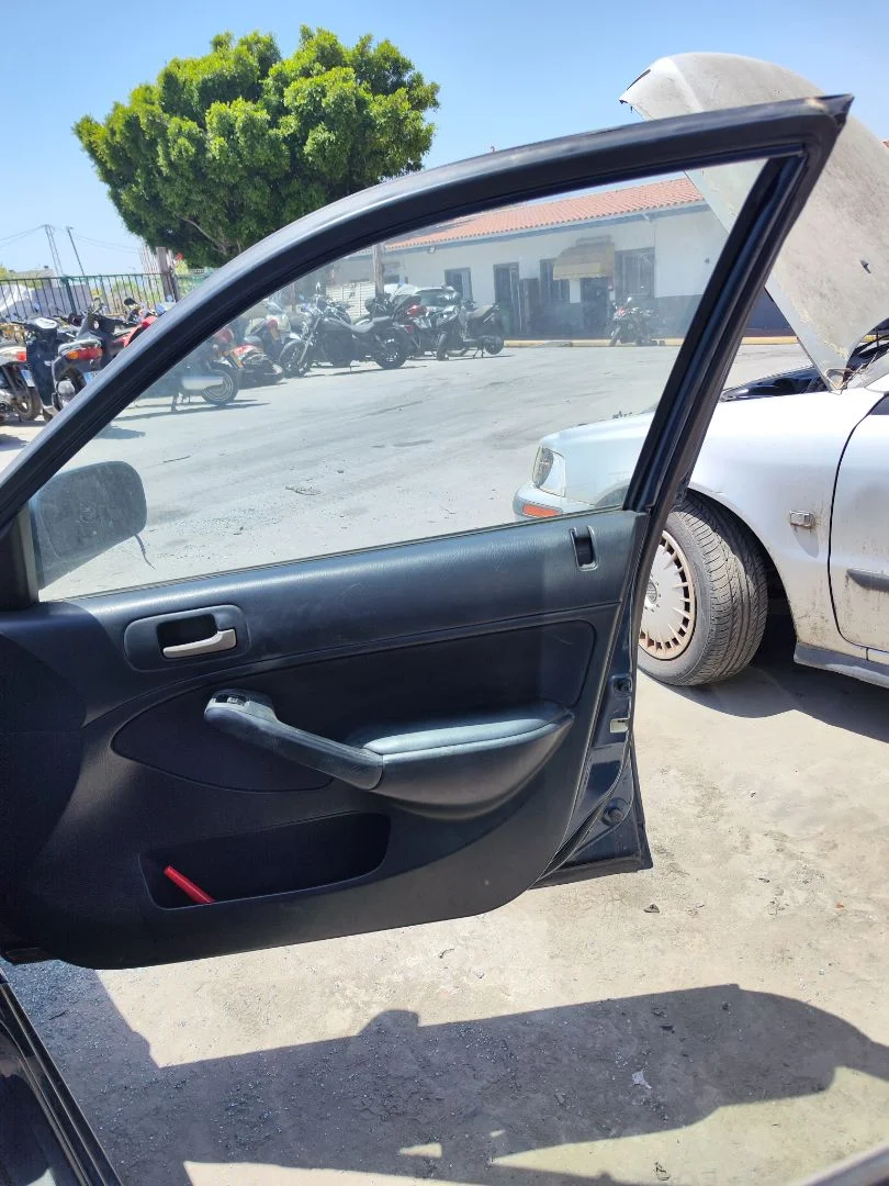 Foto de LUNA DELANTERA DERECHA HONDA CIVIC AERODECK (MB/MC) 1.6 CAT (D 16 B 2) (116 CV / 85 KW)