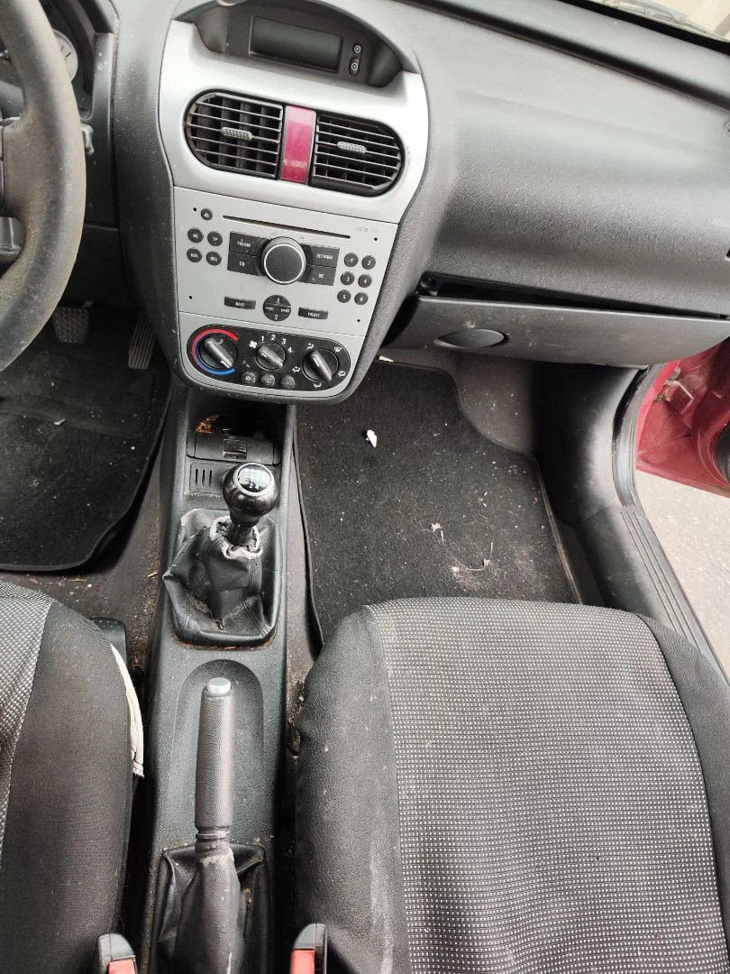 Foto de CONSOLA CENTRAL OPEL CORSA C 1.2 16V CAT (Z 12 XEP / LB4) (80 CV / 59 KW)