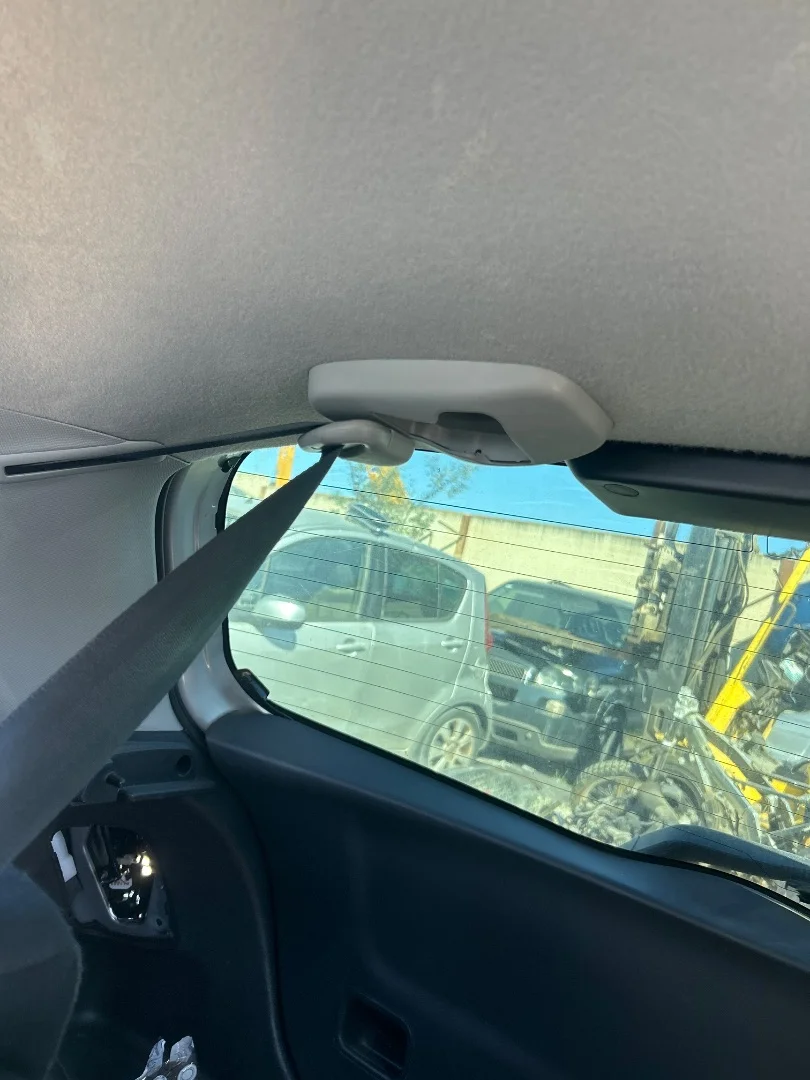 Foto de CINTURON SEGURIDAD TRASERO CENTRAL TOYOTA YARIS (KSP9/SCP9/NLP9) 1.3 16V CAT (101 CV / 74 KW)