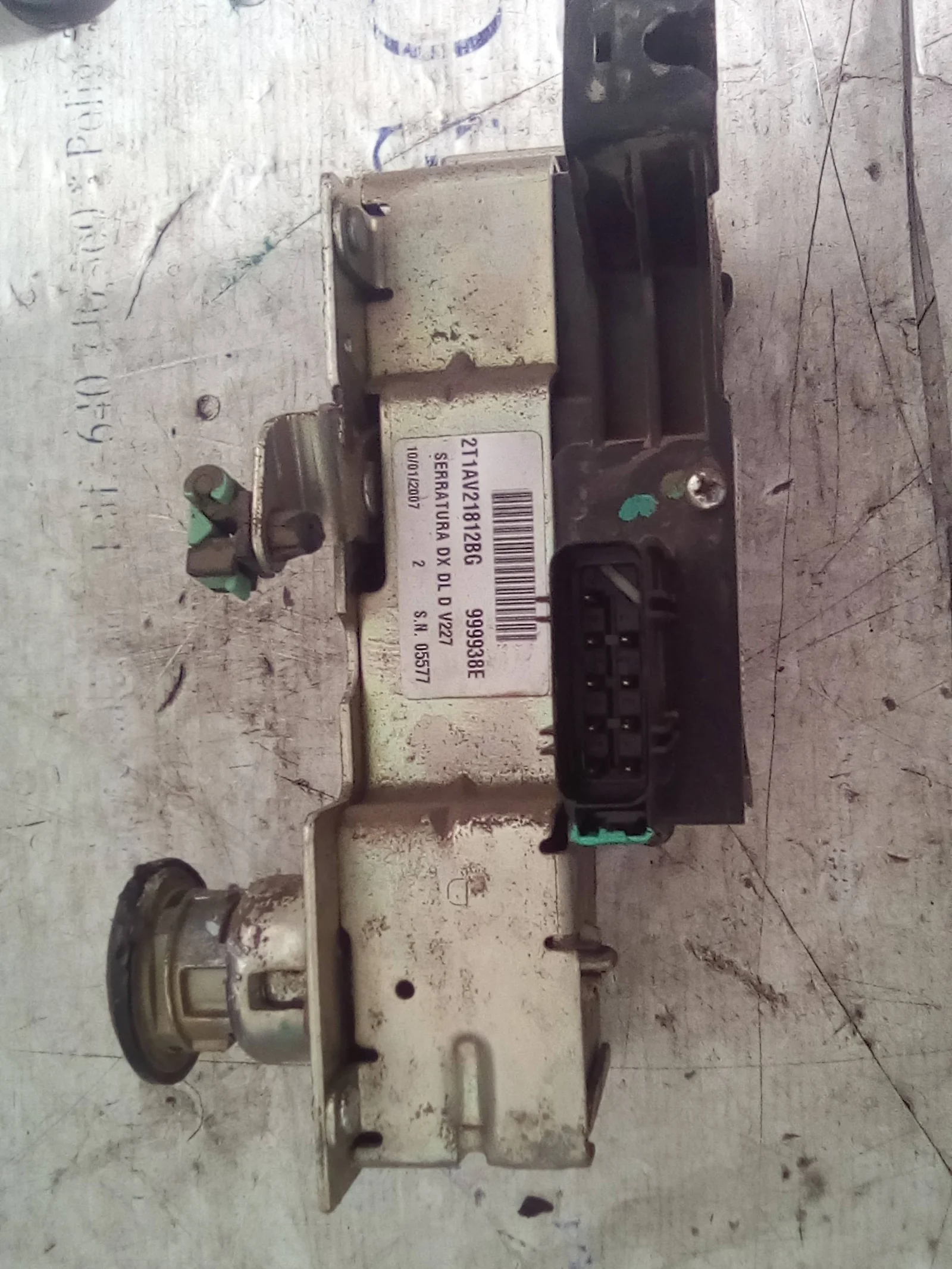 Foto de CERRADURA PUERTA DELANTERA DERECHA FORD TRANSIT CONNECT (TC7) 1.8 TDCi CAT (90 CV / 66 KW) referencia 2T1AV21812BG