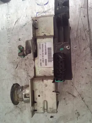 Foto de CERRADURA PUERTA DELANTERA DERECHA FORD TRANSIT CONNECT (TC7) 1.8 TDCi CAT (90 CV / 66 KW) referencia 2T1AV21812BG