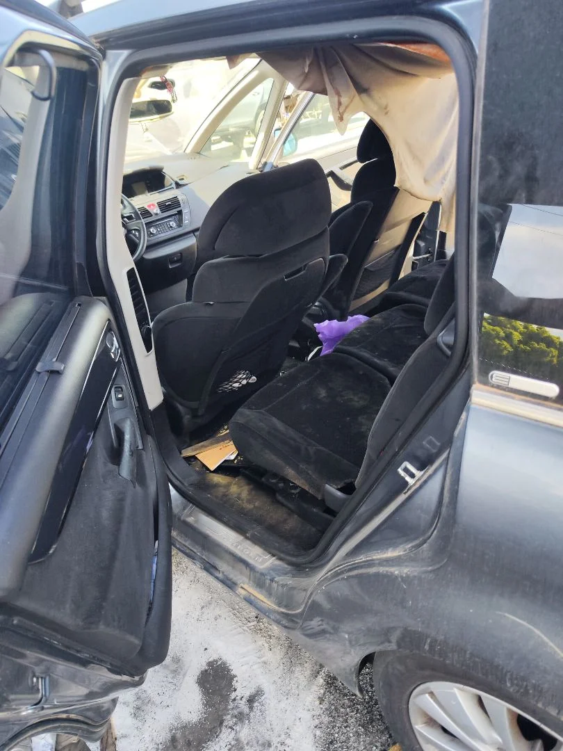 Foto de GOMAS CONTORNO PUERTA CITROEN GRAND C4 PICASSO 1.6 16V HDi FAP (109 CV / 80 KW)