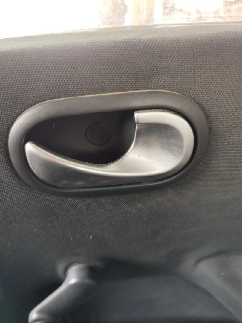 Foto de MANETA INTERIOR TRASERA DERECHA RENAULT MEGANE II GRANDTOUR 1.5 dCi Diesel CAT (86 CV / 63 KW)