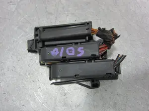 Foto de CAJA RELES / FUSIBLES AUDI A5 CABRIOLET (8F7) 2.7 V6 24V TDI (190 CV / 140 KW) referencia 4F1941824 foto 2