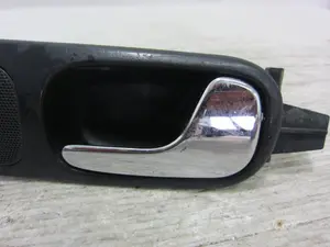Foto de MANETA INTERIOR DELANTERA DERECHA AUDI A3 (8L) 1.9 TDI (110 CV / 81 KW) referencia 8L0837020 foto 4