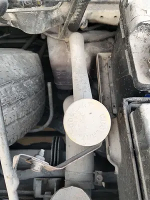 Foto de DEPOSITO LIMPIA NISSAN VANETTE CARGO 2.3 Diesel (75 CV / 55 KW)