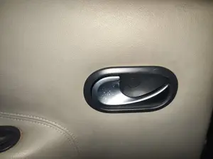 Foto de MANETA INTERIOR TRASERA IZQUIERDA RENAULT SCENIC II (JM) 1.9 dCi Diesel (120 CV / 88 KW) referencia 8200028487
