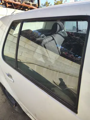 Foto de LUNA TRASERA DERECHA VOLKSWAGEN GOLF IV BERLINA (1J1)(10.1997) 2.0  (116 CV / 85 KW)