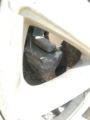 Foto de PINZA DE FRENO TRASERA DERECHA AUDI A4 AVANT (8E) 1.9 TDI (131 CV / 96 KW)