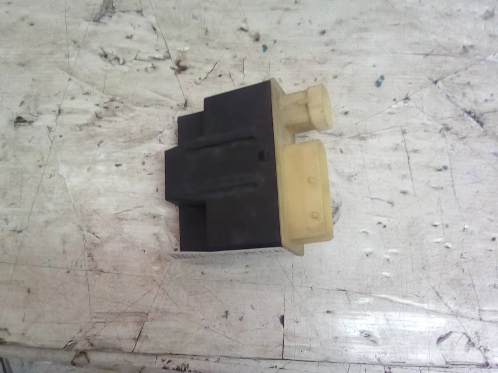 Foto de CAJA PRECALENTAMIENTO CITROEN C4 PICASSO 1.6 16V HDi FAP (109 CV / 80 KW) referencia 9652021180