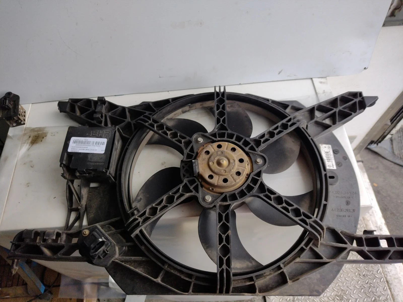 Foto de ELECTROVENTILADOR RENAULT LAGUNA (B56) 1.9 dCi Diesel CAT (107 CV / 79 KW) referencia 440260201F