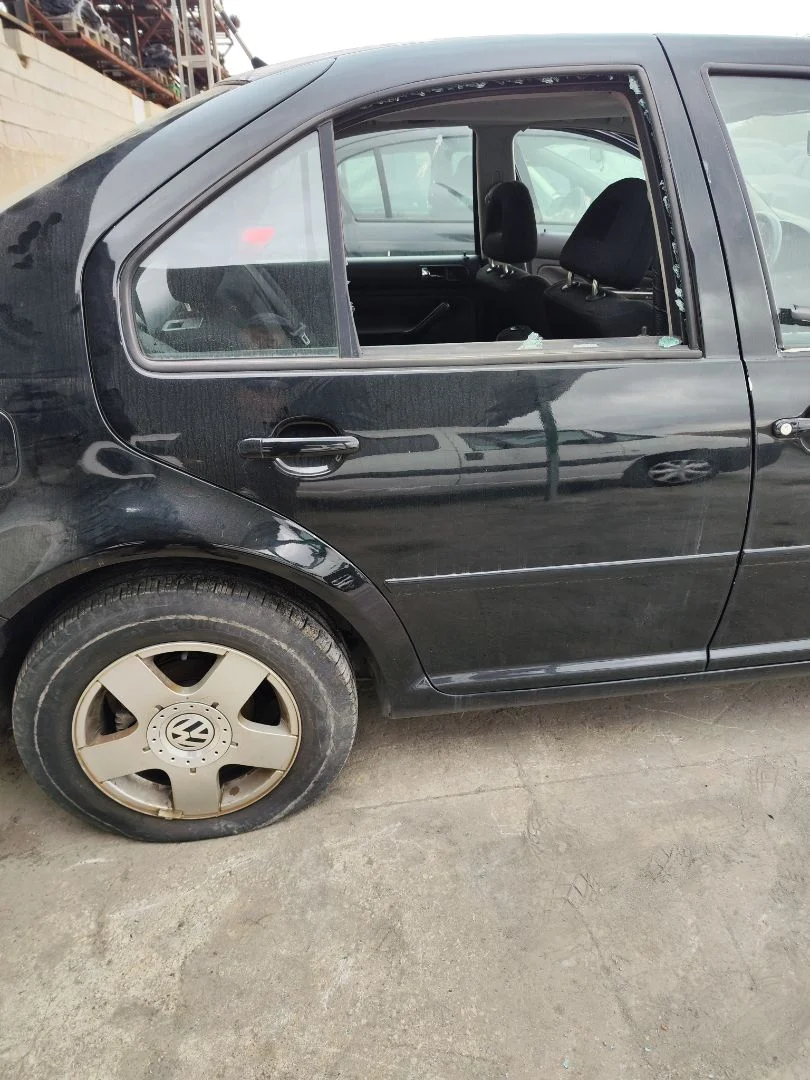 Foto de PUERTA TRASERA DERECHA VOLKSWAGEN BORA BERLINA (1J2)(1998) 1.9 TDI (110 CV / 81 KW)