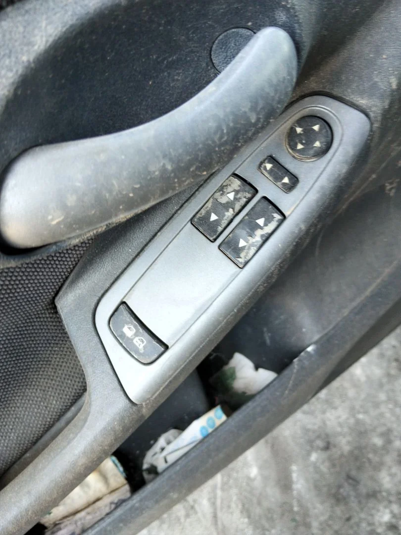 Foto de MANDO ELEVALUNAS DELANTERO IZQUIERDO FIAT STILO (192) 1.9 JTD CAT (116 CV / 85 KW)
