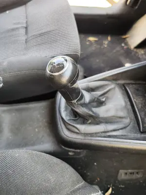 Foto de PALANCA CAMBIO VOLKSWAGEN GOLF IV BERLINA (1J1)(10.1997) 2.0  (116 CV / 85 KW)