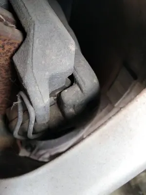 Foto de PINZA DE FRENO DELANTERA DERECHA SEAT ALTEA (5P1) 1.9 TDI (105 CV / 77 KW)