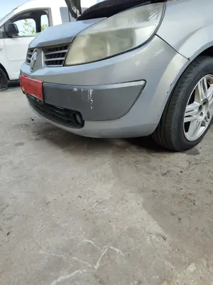 Foto de PARAGOLPES DELANTERO RENAULT SCENIC II (JM) 1.9 dCi Diesel (120 CV / 88 KW) foto 3