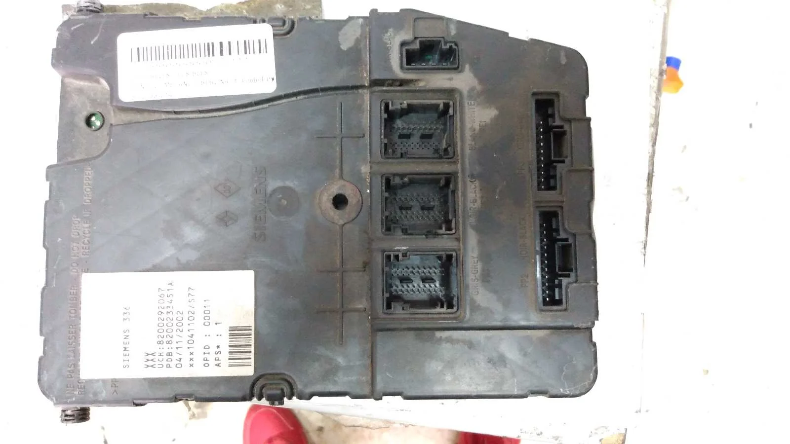 Foto de CAJA RELES / FUSIBLES RENAULT MEGANE II BERLINA 5P referencia 8200233451A