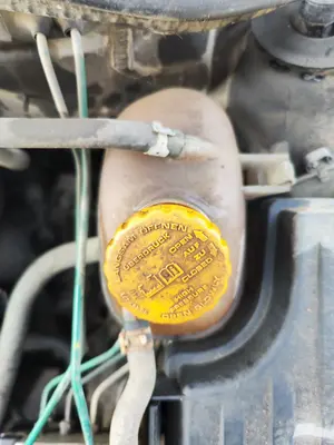 Foto de DEPOSITO EXPANSION OPEL CORSA C 1.2 16V CAT (Z 12 XEP / LB4) (80 CV / 59 KW)