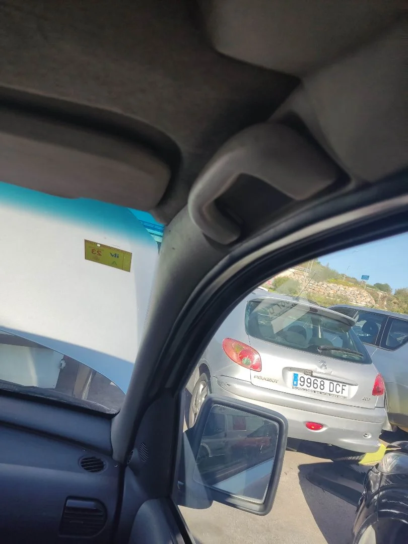Foto de ASIDERO TECHO DELANTERO DERECHO OPEL COMBO (CORSA C) 1.7 16V DI CAT (Y 17 DTL / LK8) (65 CV / 48 KW)
