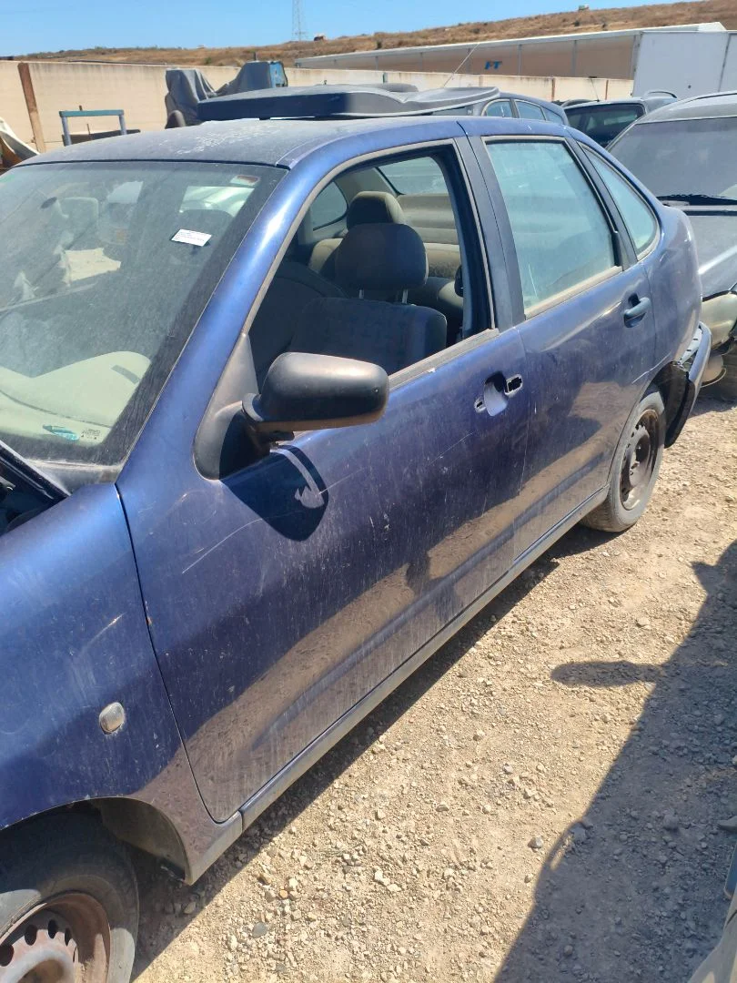 Foto de PUERTA DELANTERA IZQUIERDA SEAT CORDOBA BERLINA (6K2) 1.4 (60 CV / 44 KW) referencia 6K4831051C