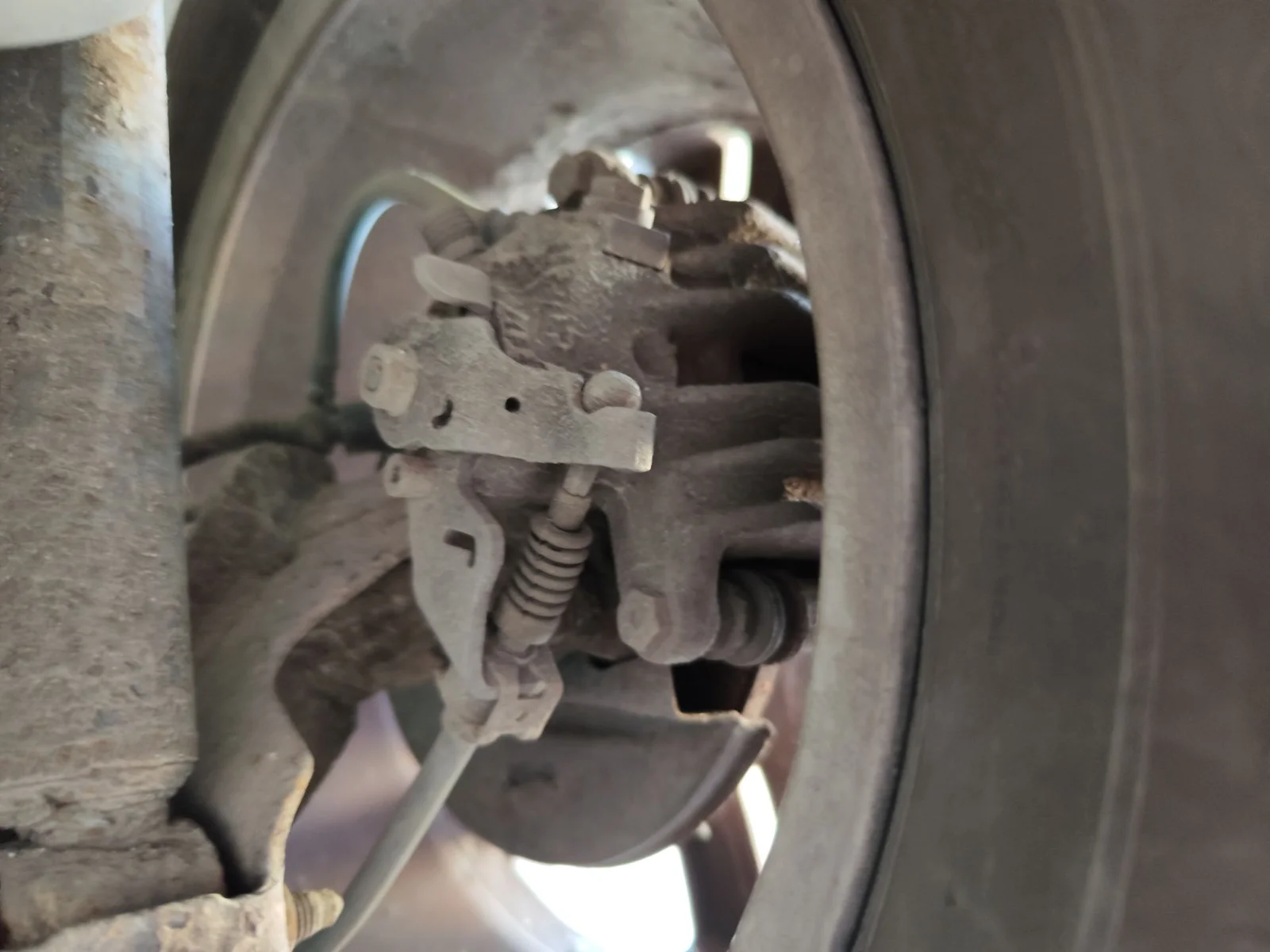 Foto de PINZA DE FRENO TRASERA DERECHA VOLKSWAGEN GOLF IV BERLINA (1J1)(10.1997) 1.9 TDI (131 CV / 96 KW)