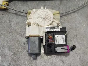 Foto de ELEVALUNAS TRASERO DERECHO AUDI A3 SPORTBACK (8PA) 1.9 TDI (105 CV / 77 KW) referencia 8P4959802 foto 4