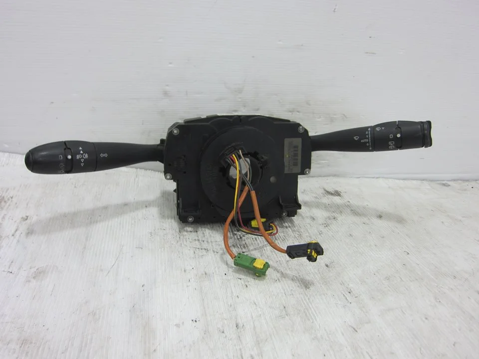 Foto de MANDO MULTIFUNCION CITROEN C2 1.4 (73 CV / 54 KW) referencia 96488227XT