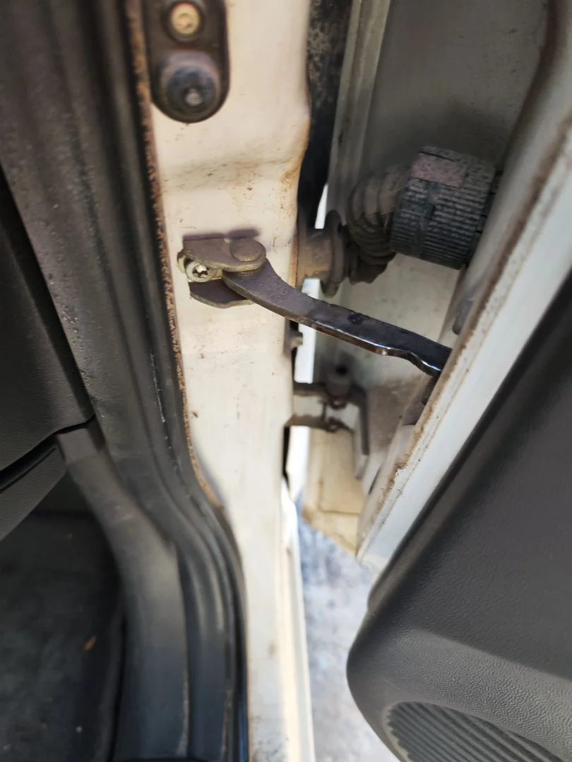 Foto de RETENEDOR PUERTA OPEL CORSA C 1.2 16V CAT (Z 12 XE / LW4) (75 CV / 55 KW) referencia 24413389