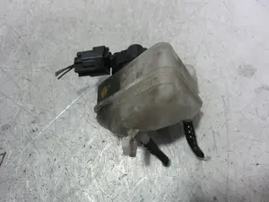 Foto de DEPOSITO LIQUIDO DE FRENOS FORD FOCUS FAMILIAR (CAK) 1.8 16V CAT (116 CV / 85 KW) referencia 98AB2C217AD foto 3