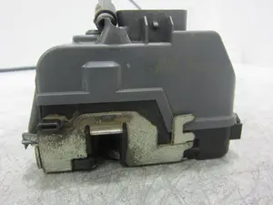 Foto de CERRADURA PUERTA TRASERA DERECHA RENAULT SCENIC III (JZ) 1.6 16V (110 CV / 81 KW) referencia 119332 foto 2