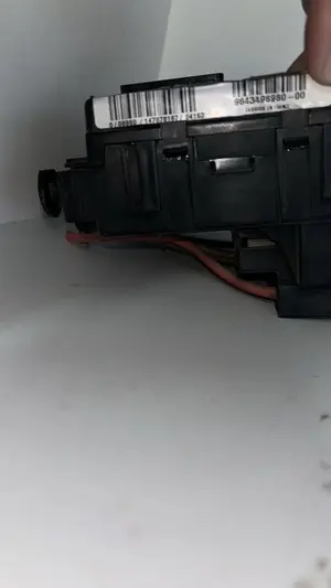 Foto de CAJA RELES / FUSIBLES CITROEN BERLINGO referencia 9643498980 foto 3