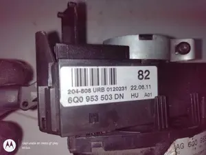 Foto de MANDO MULTIFUNCION VOLKSWAGEN POLO V (6R1) 1.2 TDI (75 CV / 55 KW) referencia 6Q0953503DN foto 4