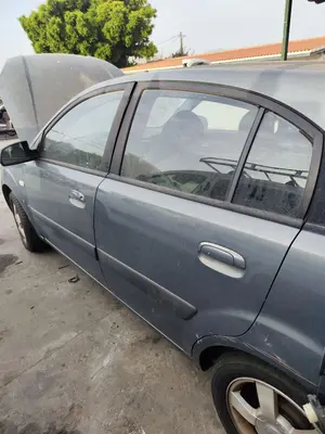 Foto de PUERTA TRASERA IZQUIERDA KIA RIO (JB) 1.5 CRDi (110 CV / 81 KW) referencia 770031G220 foto 2