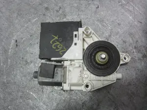 Foto de MOTOR ELEVALUNAS DELANTERO DERECHO AUDI A3 SPORTBACK (8PA) 1.9 TDI (105 CV / 77 KW) referencia 8P0959802K foto 2