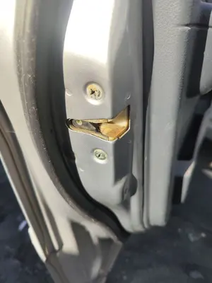 Foto de CERRADURA PUERTA DELANTERA IZQUIERDA CHEVROLET MATIZ 0.8 CAT (52 CV / 38 KW) referencia 96601558