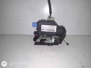 Foto de CERRADURA PUERTA TRASERA IZQUIERDA SEAT IBIZA (6L1) 1.4 TDI (80 CV / 59 KW) referencia 45AGY3B4839015AG