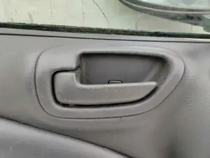 Foto de MANETA INTERIOR DELANTERA IZQUIERDA CHRYSLER STRATUS JX CABRIO 2.5 CAT (163 CV / 120 KW)