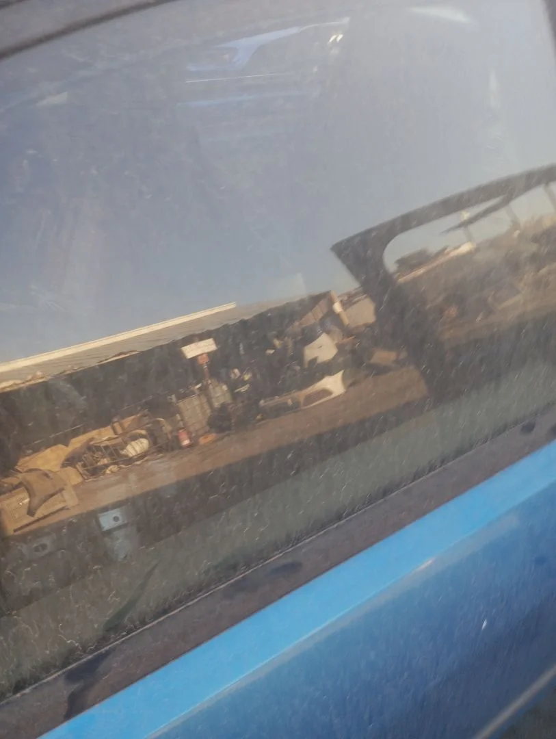 Foto de LUNA TRASERA DERECHA FORD FOCUS BERLINA (CAP) 1.6 TDCi CAT (109 CV / 80 KW)